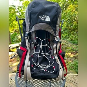 🎒North Face Terra 40L Hiking Backpack – Carry-On Ready and Great Condition!